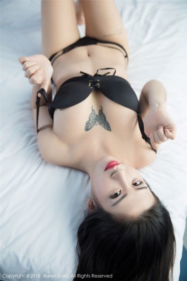 GOT7金有谦演唱会摔倒 所幸并没有受伤_星空体育(图1) 星空综合体育